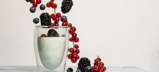 Boisson protéinée avec des fruits rouges