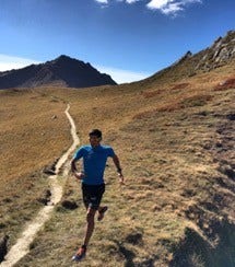 Triathlète français Tony Moulai en montagne